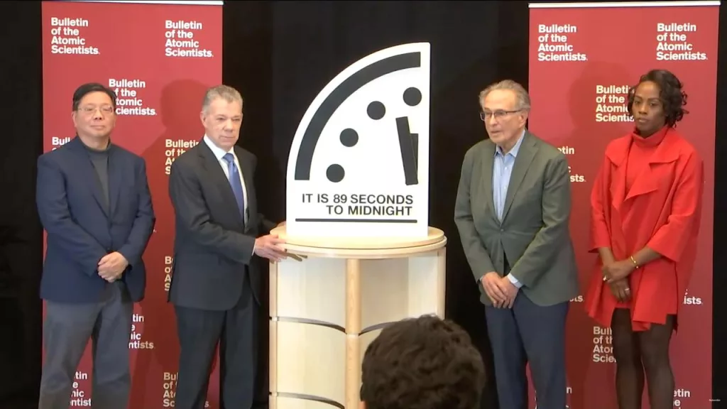 Миру осталось 89 секунд до ядерной полуночи