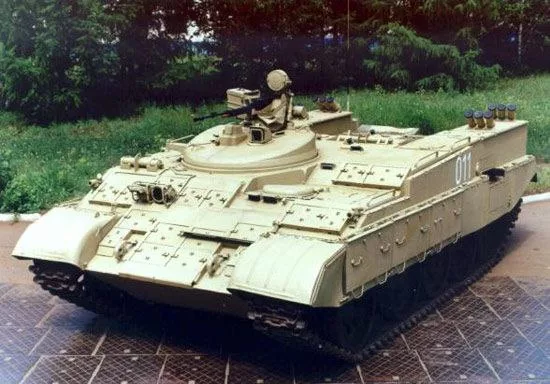 Одним из вариантов решения проблемы БТРов для ВС РФ могла бы стать серийная переделка старых моделей основных танков в тяжелые БТР