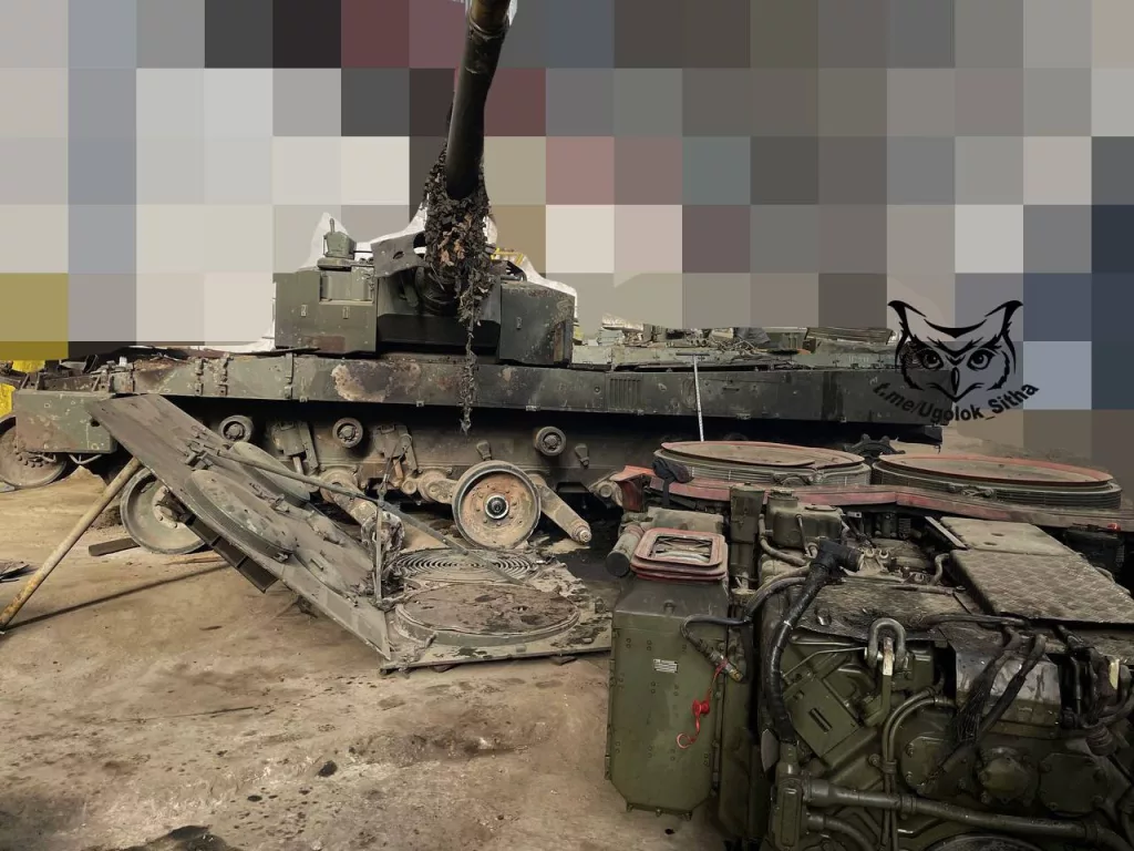 Трофейный танк Leopard 2A4, эвакуированный одним из ремонтных подразделений ВС РФ