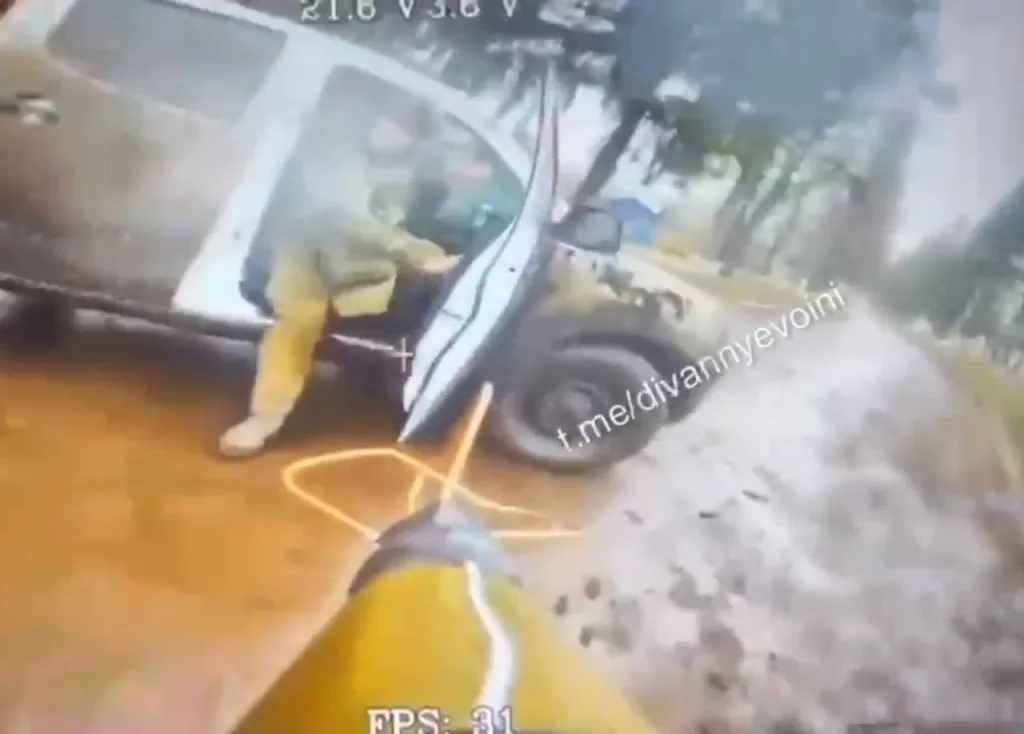 FPV-дрон на оптоволокне навестил пикап ВСУ в Курской области