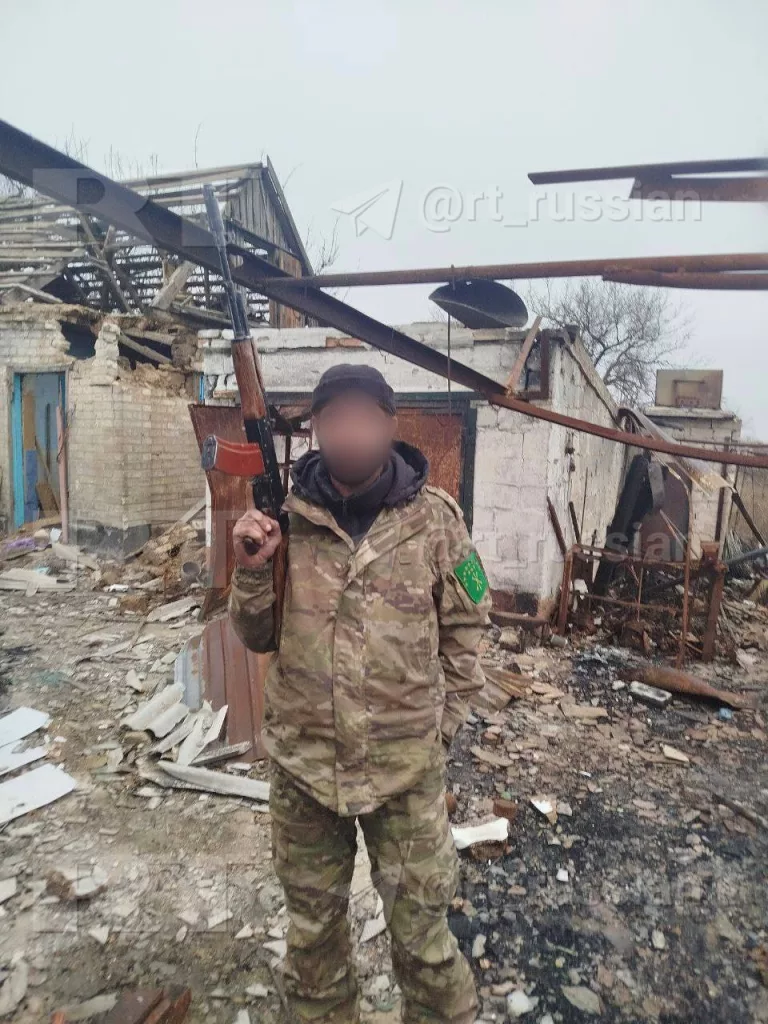 Боец с позывным Чеуж вместе с двумя сослуживцами взял в плен семерых вэсэушников в Курахово