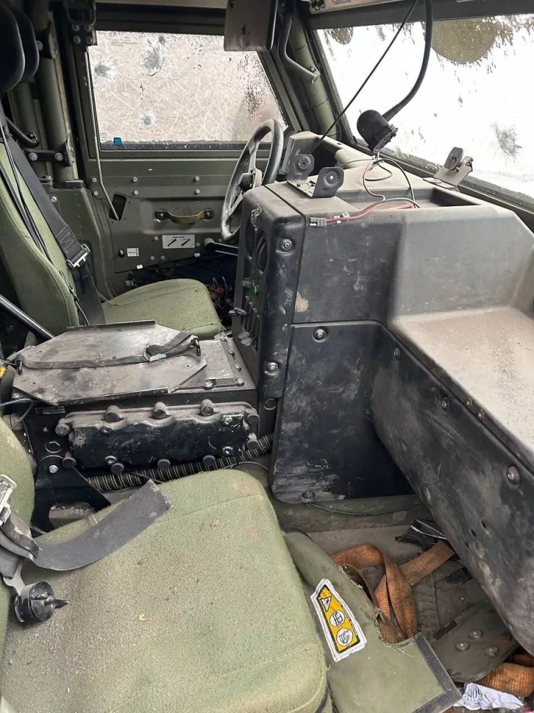 Подбитые и брошенные в районе н.п. Победа Донецкой Народной Республики бронеавтомобили Iveco LMV и Козак-7 украинских формирований