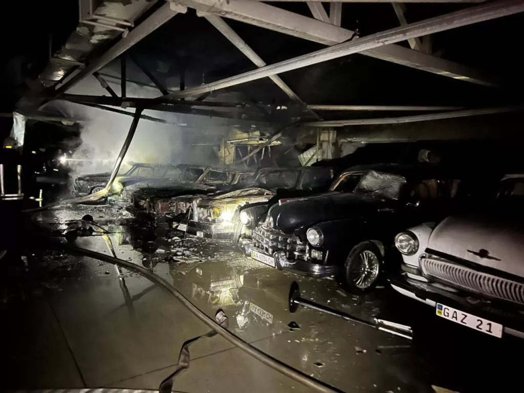 В результате удара барражирующих боеприпасов в Киевской области разрушен Музей ретро-автомобилей