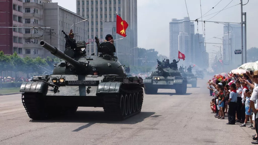 Продолжая тему тяжёлых БТР на базе переделки старых танков, следует отметить то, что старые модели танков доступны не только на отечественных базах БХВТ