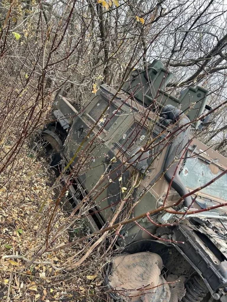 Подбитые и брошенные в районе н.п. Победа Донецкой Народной Республики бронеавтомобили Iveco LMV и Козак-7 украинских формирований