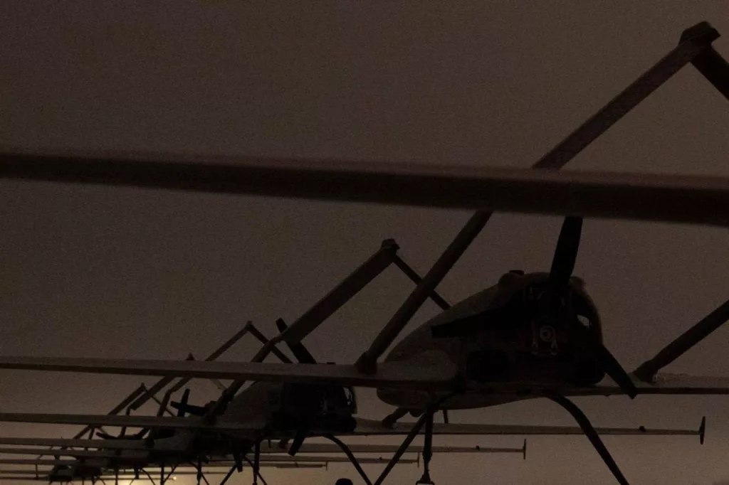 Кадры подготовки к боевому вылету минимум восьми дронов-камикадзе Ан-196 «Лютый» операторами 14-го ОПБАК сил беспилотных систем ВСУ, применяемых для ударов по объектам промышленности и энергетики в глубине территории России