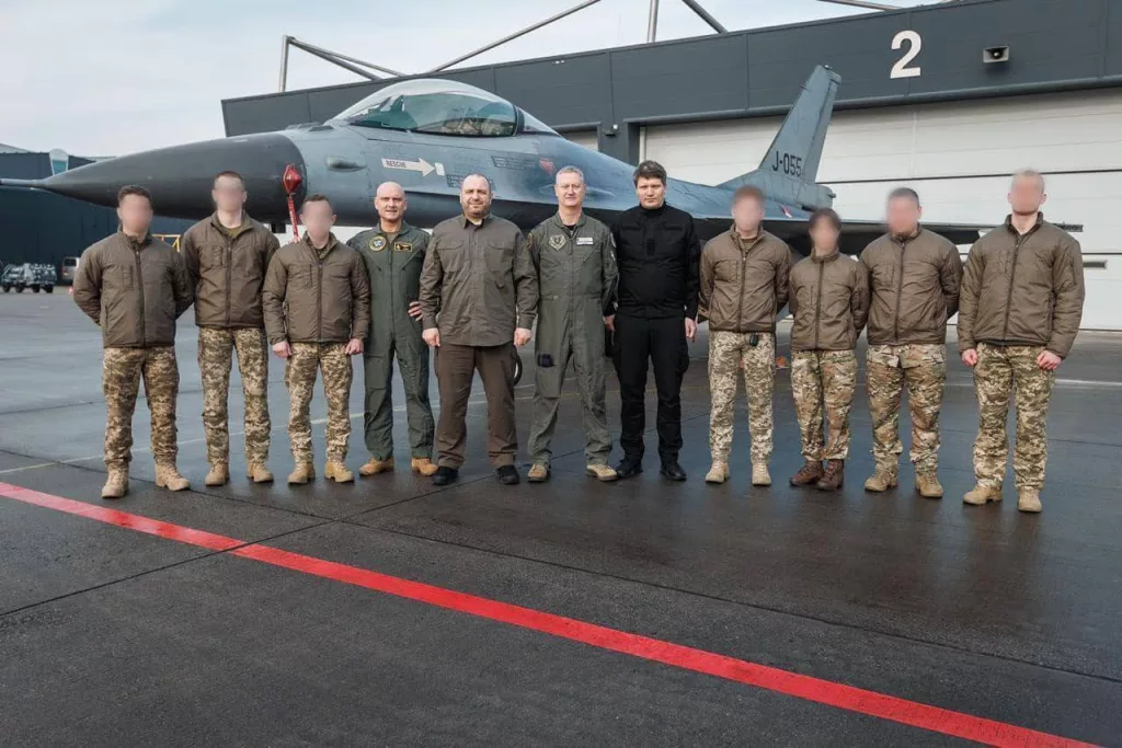 Министр обороны Нидерландов Рубен Брекельманс заявил, что ВВС Нидерландов подготовят 26 военнослужащих ВСУ в качестве старших механиков истребителей F-16