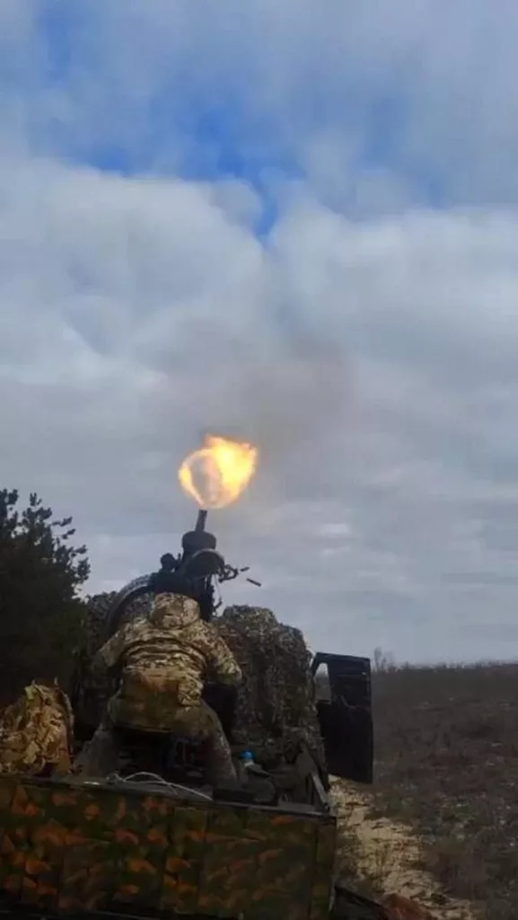 Мобильная огневая группа для борьбы с дронами ПВО ВС РФ с 12,7-мм четырехствольным пулеметом, снятым с Ми-24В