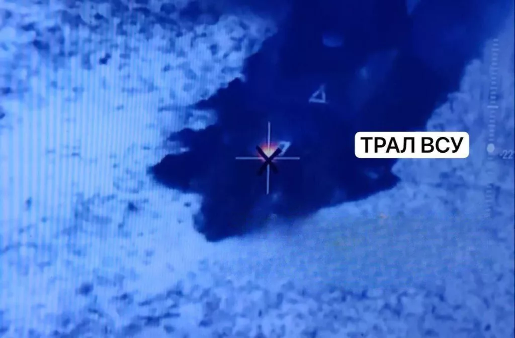 Отражение атаки ВСУ в Курской области. Противник уже потерял несколько единиц техники. На данный момент бои продолжаются