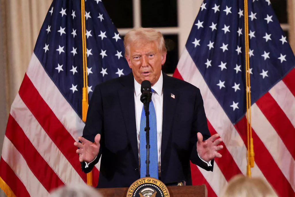 Трамп заявил, что не видит угрозы в ведении прямого диалога с Россией без участия Зеленского