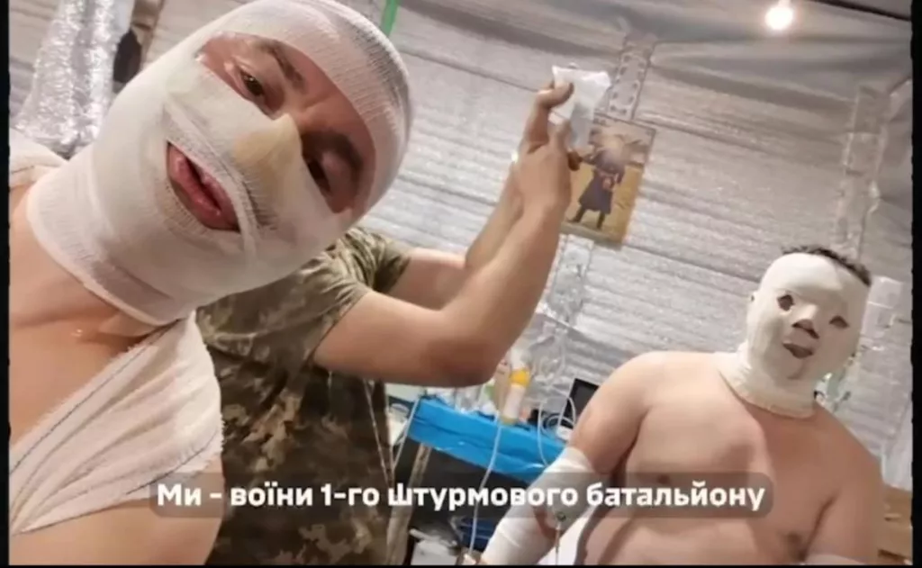 Момент прилёта FPV-дрона по автомобилю с украинскими военнослужащими и последствия