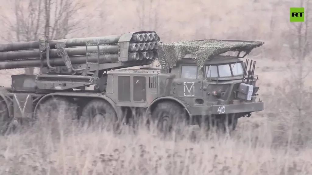 Боевая машина 9П140 РСЗО 9К57 «Ураган» со станцией РЭБ на носу группировки войск «Восток» на Южно-Донецком направлении