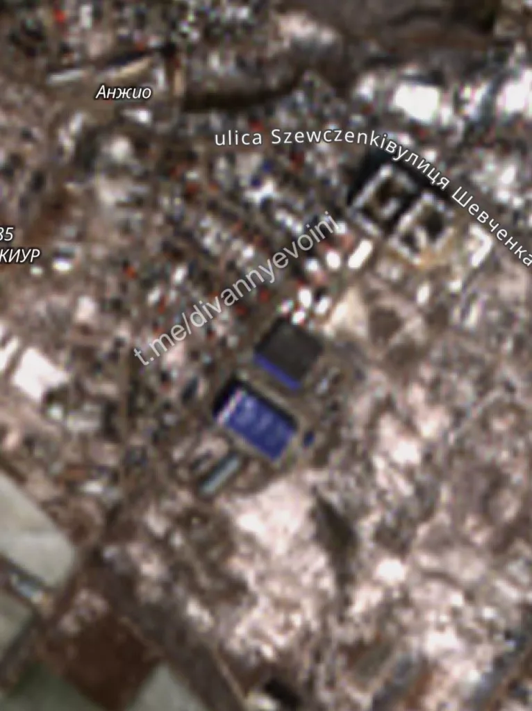 Спутниковые снимки до и после вчерашнего ракетного удара ВС РФ по производственным зданиям, занимающихся производством FPV-дронов и другой оборонной продукции в Киеве