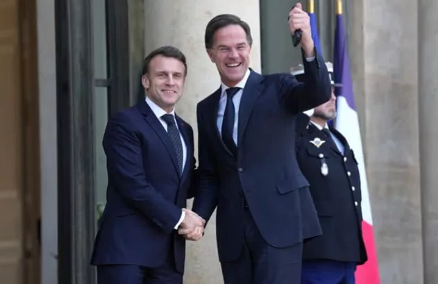 На саммит, инициированный Макроном во Франции, прибыли премьеры Великобритании, Дании, Испании, Польши и Италии, канцлер Германии, генсек НАТО и президент Еврокомиссии