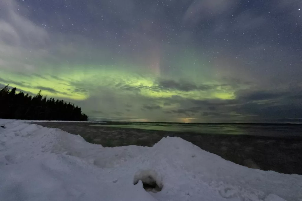 Сегодня ночью в небе над Россией заметили невероятное северное сияние