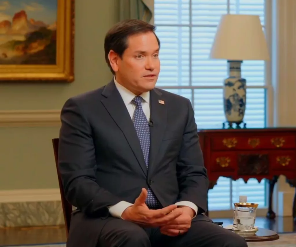 Россия и США не обсуждали вопрос снятия санкций в Эр-Рияде, до этой стадии дискуссии пока не дошли, заявил Марко Рубио