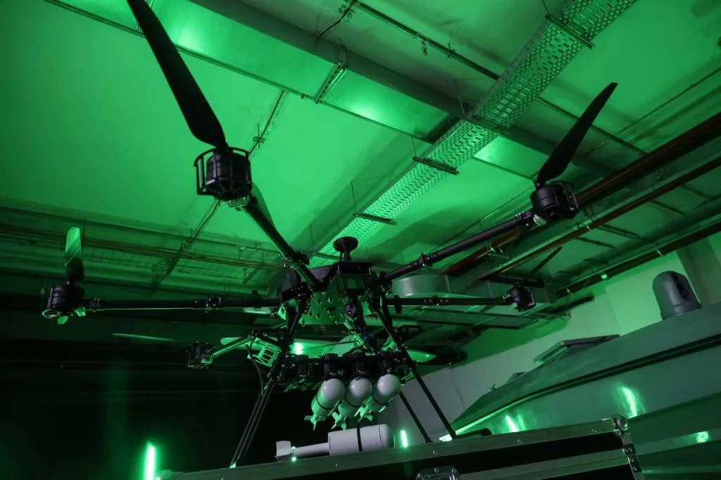 Кадры расположенных на территории Украины сборочных линий различных типов БПЛА, БЭК и сопутствующего оборудования к ним