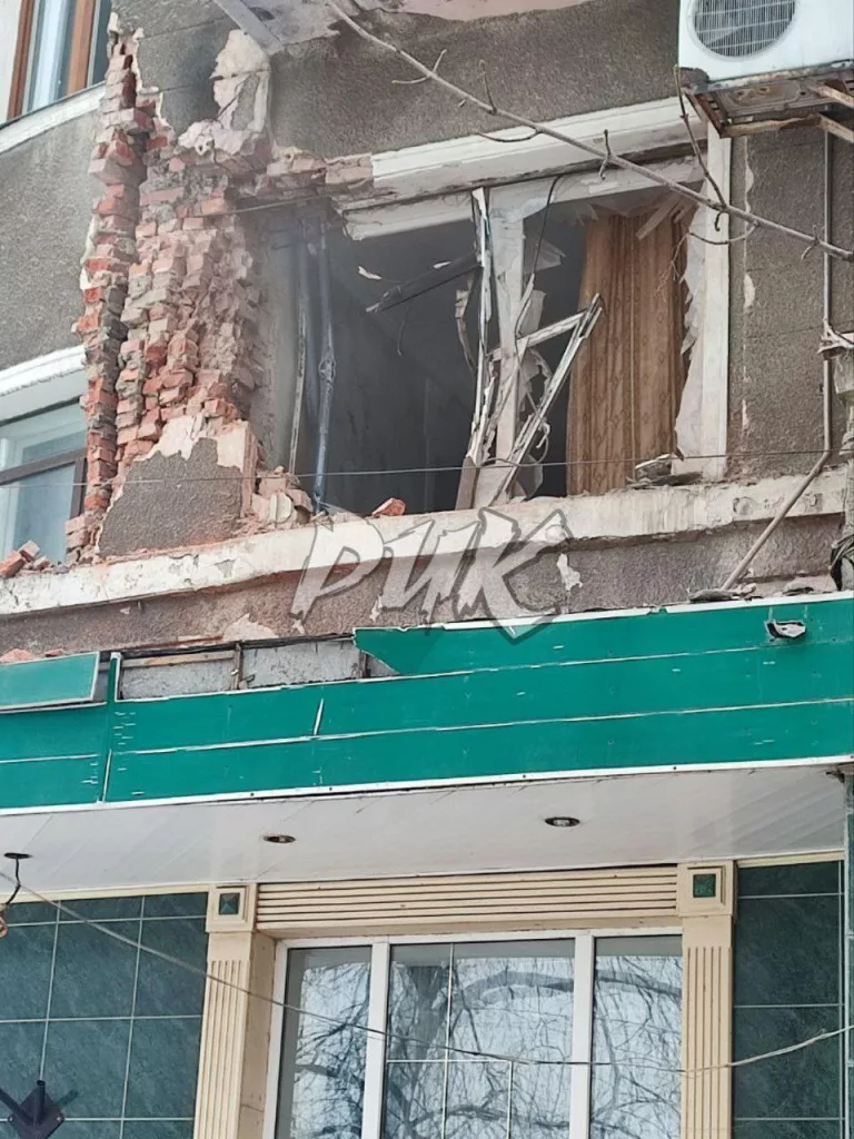 ВСУ ударили по центру Горловки (ДНР): один из снарядов попал прямо в квартиру