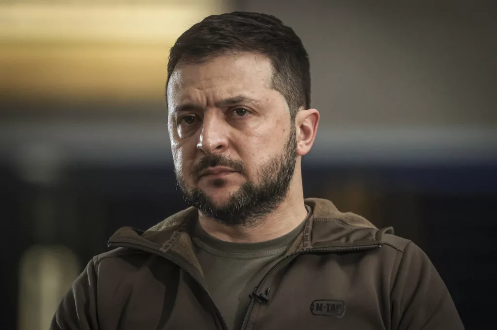 Украина будет выплачивать США компенсацию за помощь сотни лет — The Economist