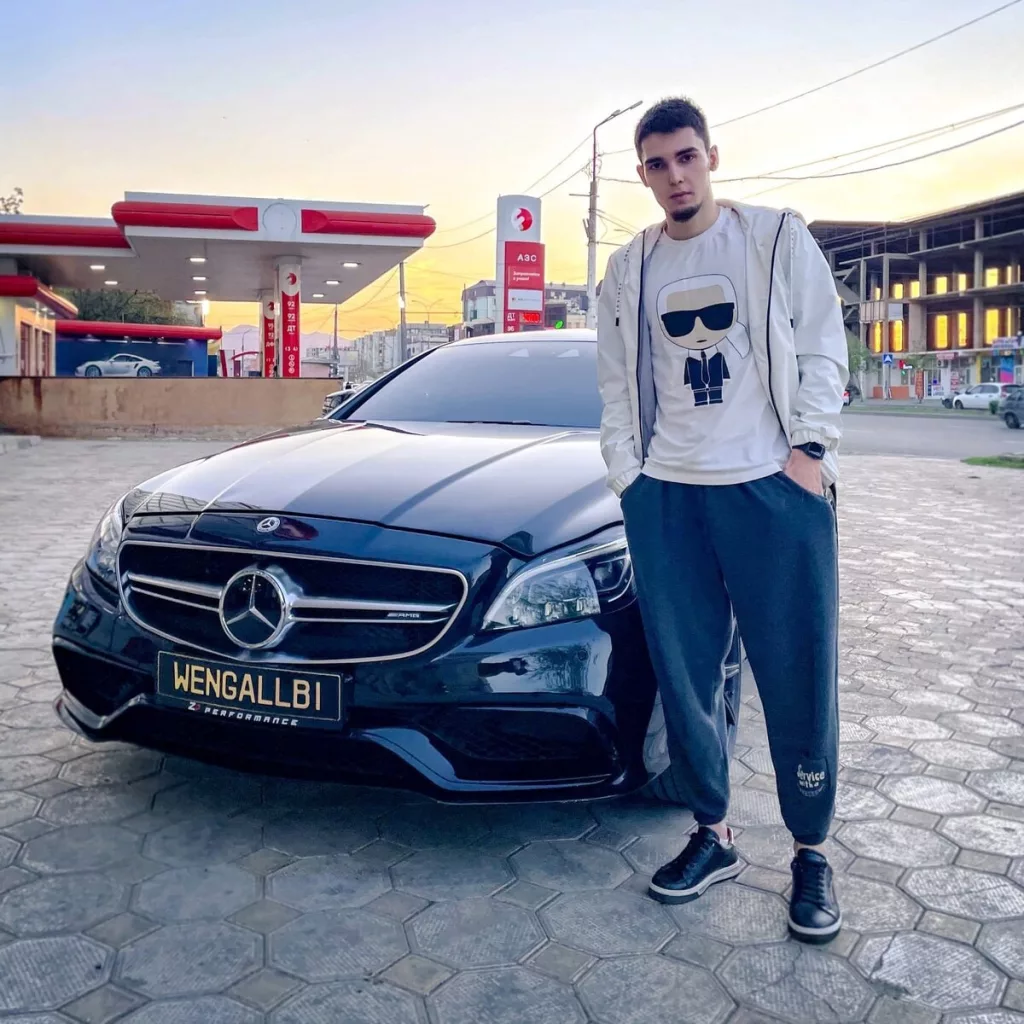 Дагестанского автоблогера Ахмеда Венгалби задержали в Москве — он был пьян и пытался дать ГАИ взятку в ₽100 тысяч