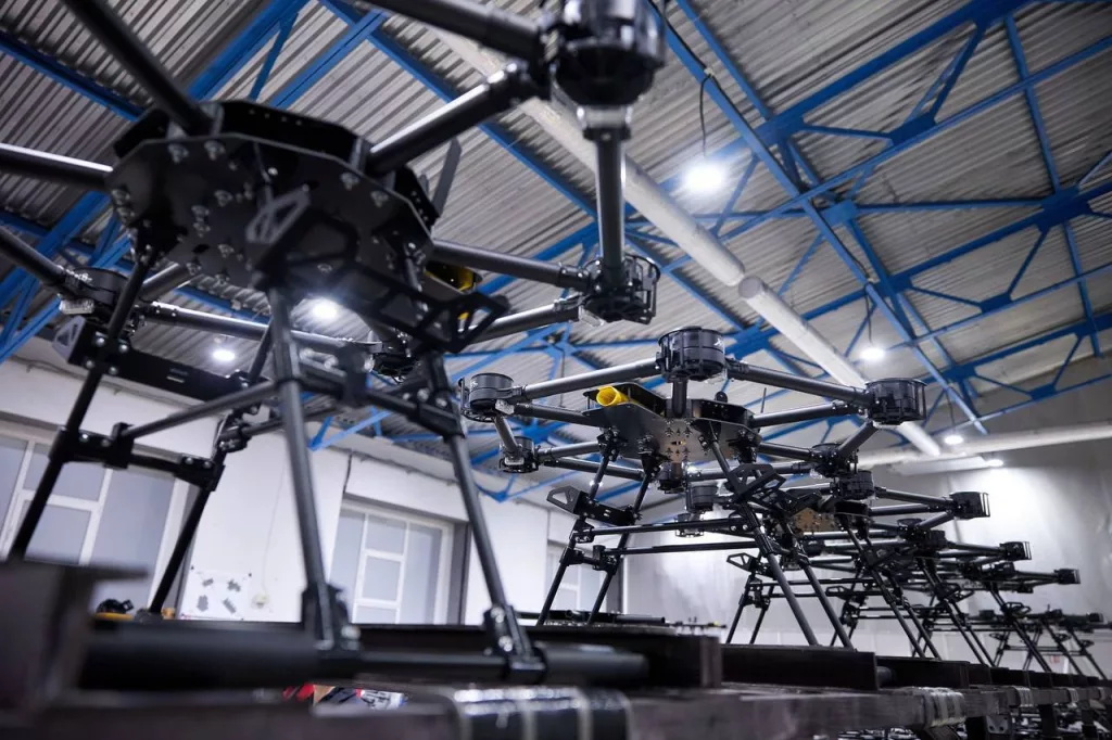 Кадры расположенных на территории Украины сборочных линий различных типов БПЛА, БЭК и сопутствующего оборудования к ним