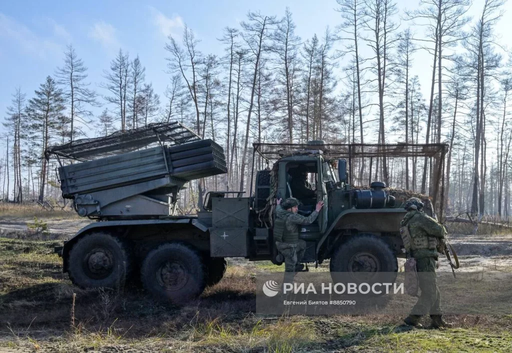 Боевая работа расчёта РСЗО 9К51 «Град» 25-й общевойсковой армии группировки войск «Запад» в Серебрянском лесничестве на Краснолиманском направлении
