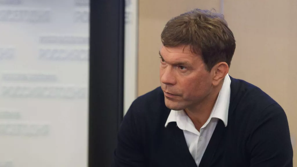 Царев: Четыре способа сохранения полномочий Трампа через четыре года описаны в статье редактора правового отдела Politico Джеймса Ромозера