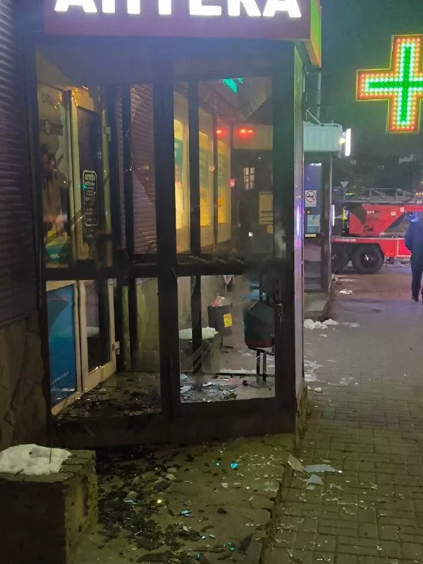 ВСУ атаковали этой ночью четыре региона РФ. Под удар попали десятки жилых домов. Российская ПВО сбила 36 украинских БПЛА: 18 – над Ростовской обл; 11 – над Волгоградской; 5 – над Белгородской и 2 – над Краснодарским краем