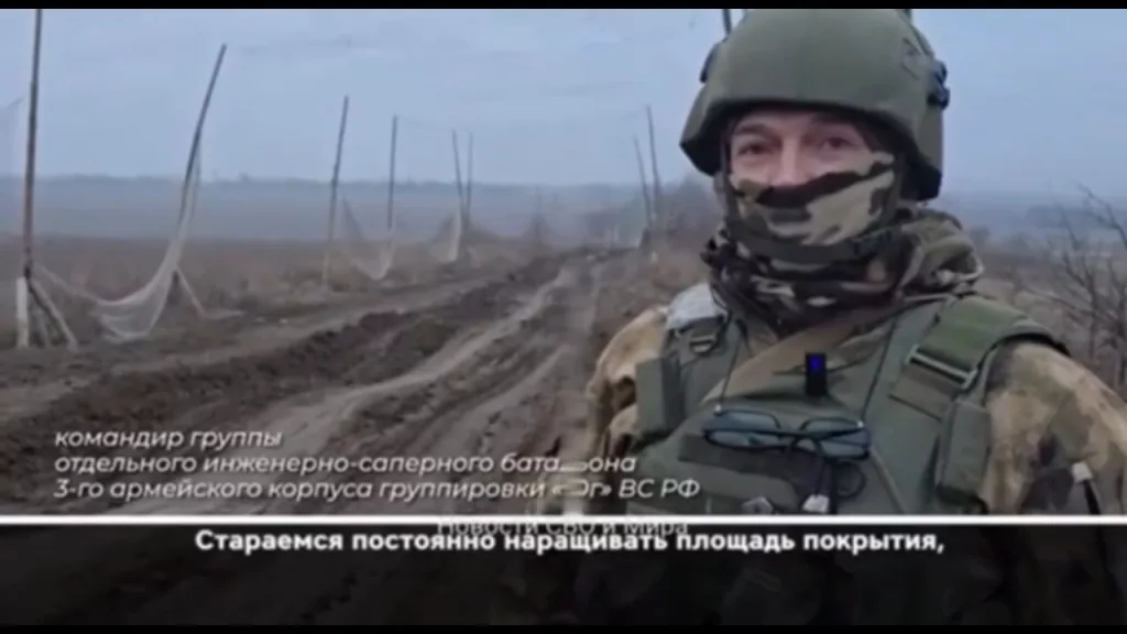 Двухкилометровый тоннель из сеток натянули вдоль дороги Бахмут-Часов Яр для защиты логистической артерии от налетов украинских FPV-дронов