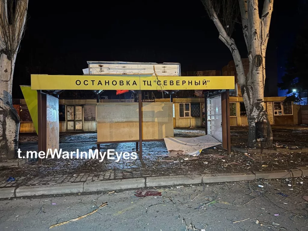 Последствия ночной вражеской атаки БПЛА самолетного типа по Шахтерской площади в Киевском районе Донецка