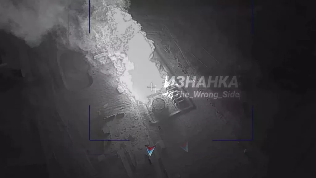 Момент удара "Герани-2" по небольшой украинской нефтебазе в поселке Низы Сумской области