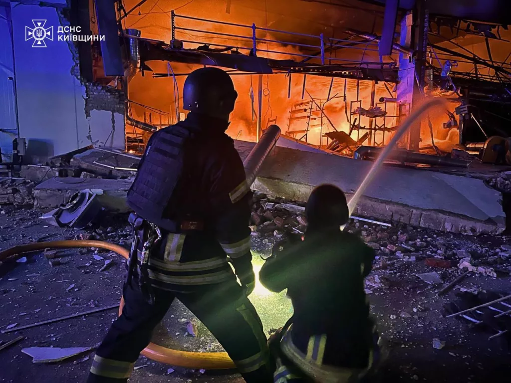 Кадры последствий массированного ракетного удара по объектам в Киеве и области