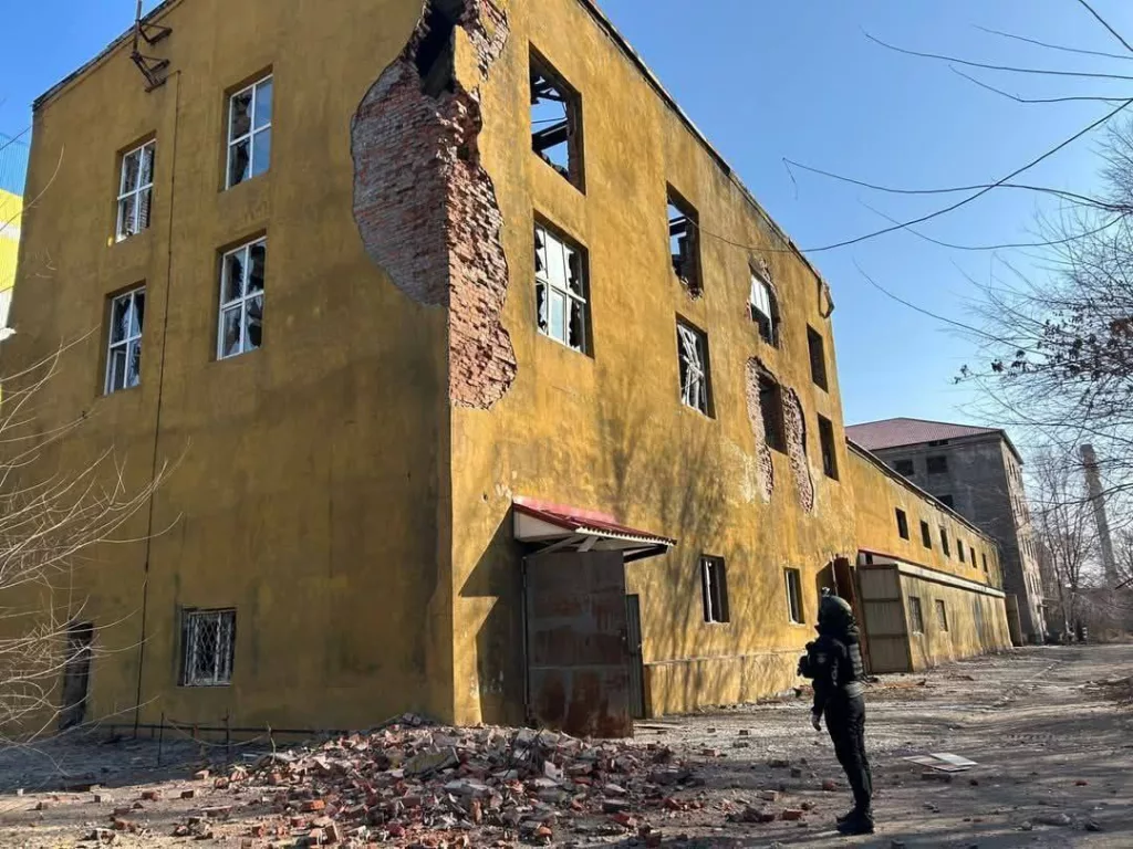 Ракетный удар нанесён по гостинице в центре Кривого Рога Днепропетровской обл. По предварительной информации, целью стал пункт временного размещения иностранных наёмников и членов украинских формирований