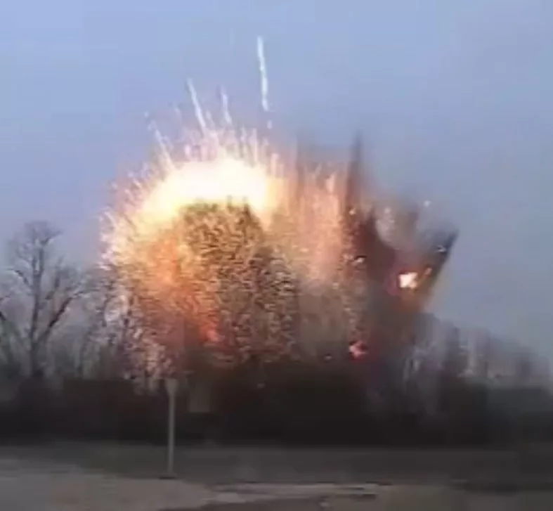 Момент падения ракеты Х-22 в Липецкой области во время пусков по целям на территории Украины 1 февраля