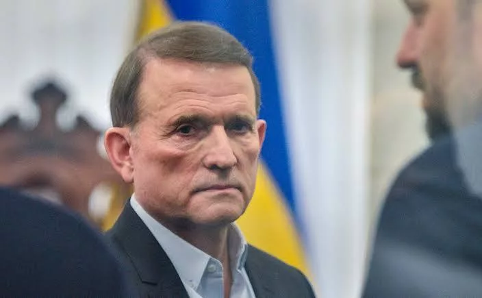 Зеленский ввел санкции против Порошенко, Медведчука и Коломойского