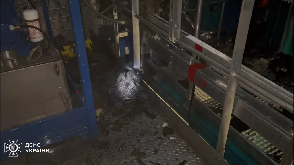 Двигатель от дрона, пробившего оболочку нового саркофага (Нового безопасного конфайнмента), достроенного в 2019 году над четвертым энергоблоком Чернобыльской АЭС