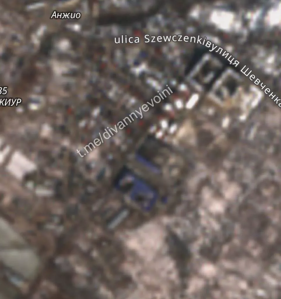 Спутниковые снимки до и после вчерашнего ракетного удара ВС РФ по производственным зданиям, занимающихся производством FPV-дронов и другой оборонной продукции в Киеве