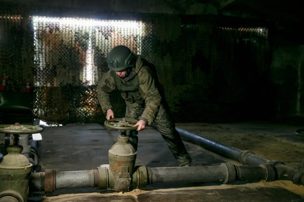 Полный бак: как заправляют военную технику в боевых условиях