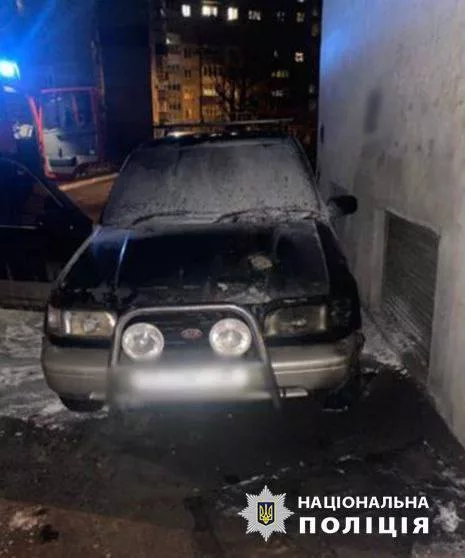По подозрению в поджогах авто украинских военных, полиция Украины задержала 14 и 16-летних подростков