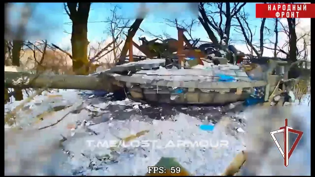 Уничтожение украинского Т-64БВ обр. 2022 г. ударами FPV-дронов на оптоволокне возле хутора Южный в Курской области