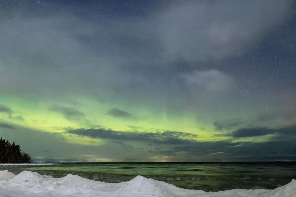 Сегодня ночью в небе над Россией заметили невероятное северное сияние