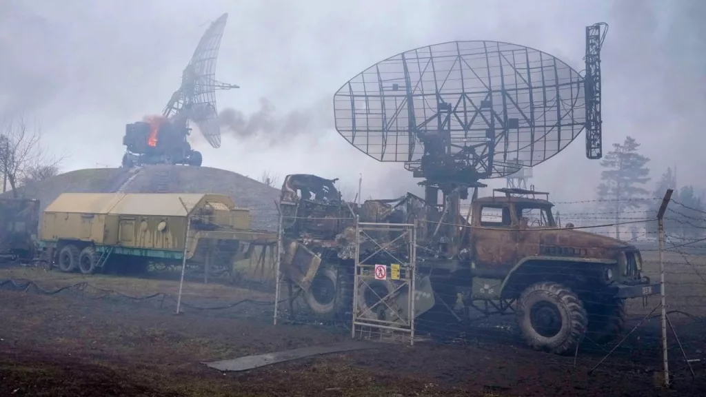 Уничтоженный радиолокационный пост 2323-го радиотехнического батальона (в/ч А2109) 164-й радиотехнической Слободской бригады ПВО ВСУ (в/ч А1451) в г. Мариуполь. 24.02.2022