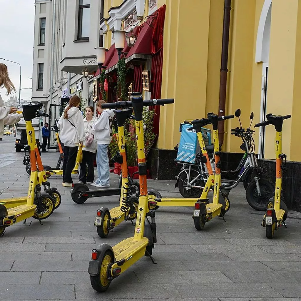 В России хотят ввести возрастные ограничения для езды на электросамокате