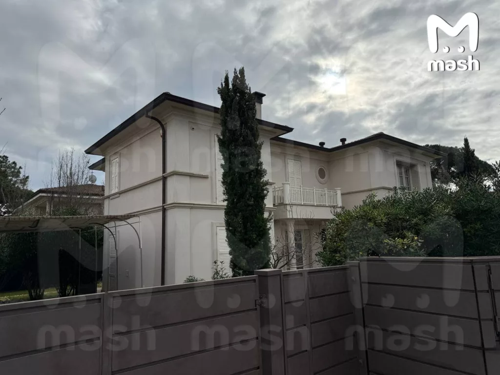 Элитная вилла Зеленского в Тоскане подешевела с €4,5 млн до 2,5. Так как её не могут продать третий год