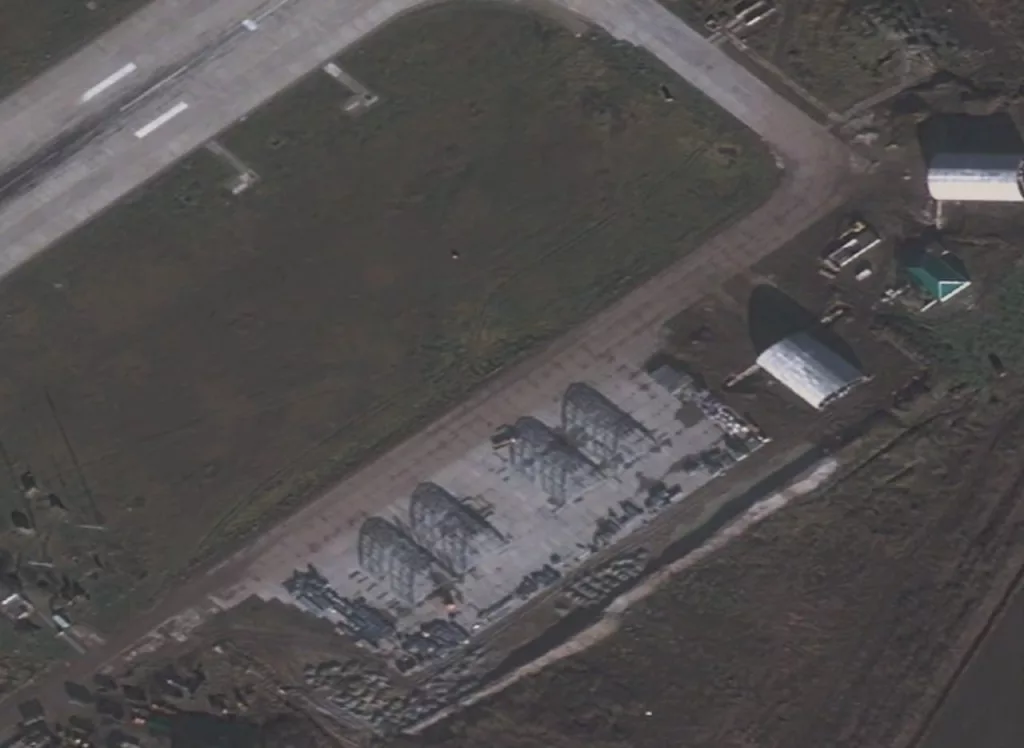 Еще одна авиабаза ВКС России обзавелась защитными ангарами для авиации