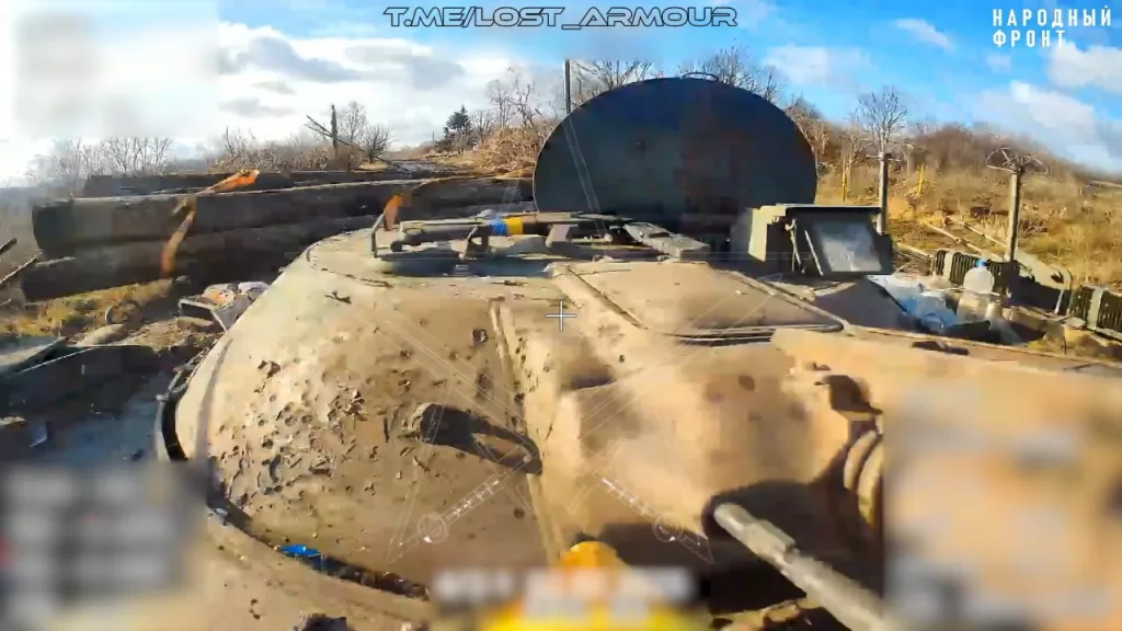 Добивание украинской БМП-1 ударом FPV-дрона на оптоволокне, Курская область