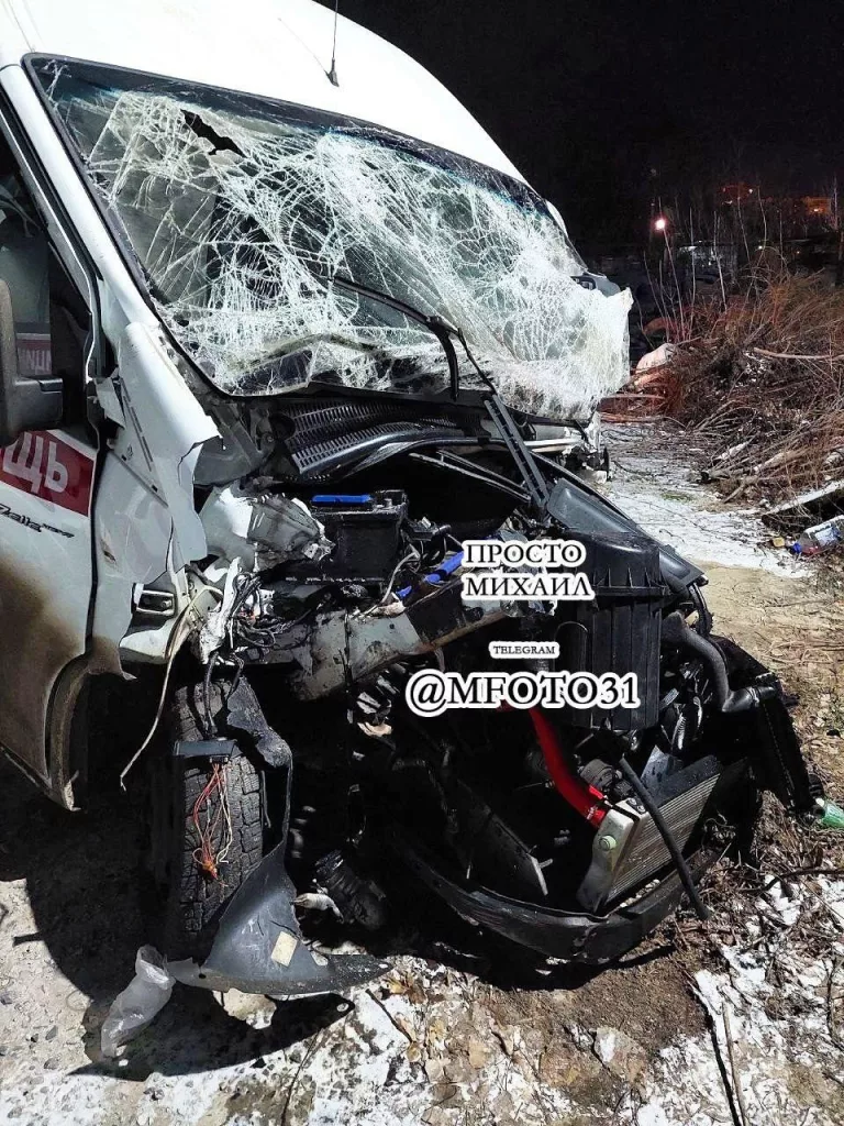 Жуткая авария в Белгороде: автомобиль BMW влетел в скорую, от удара последнюю разорвало на части