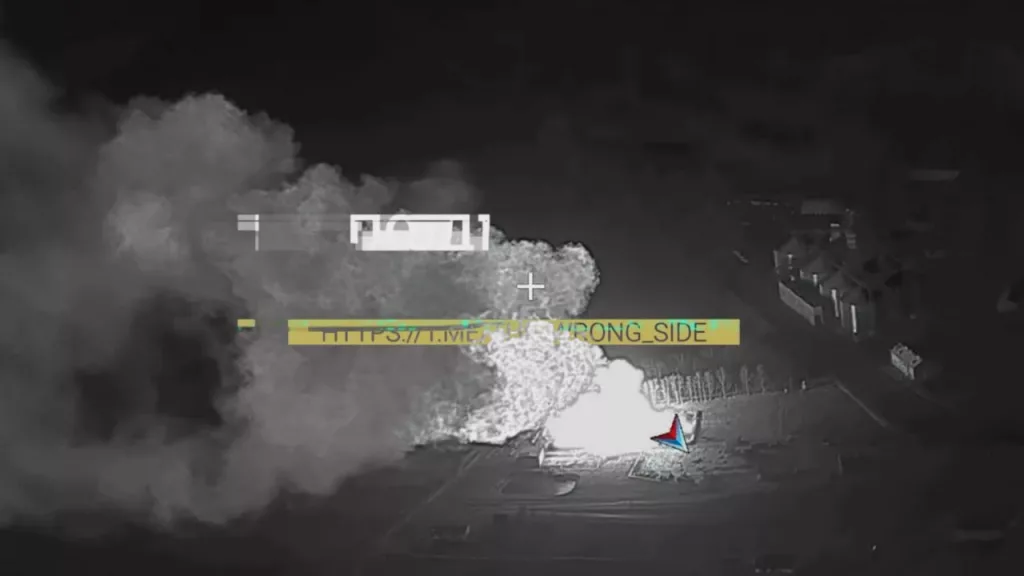 Момент удара "Герани-2" по небольшой украинской нефтебазе в поселке Низы Сумской области