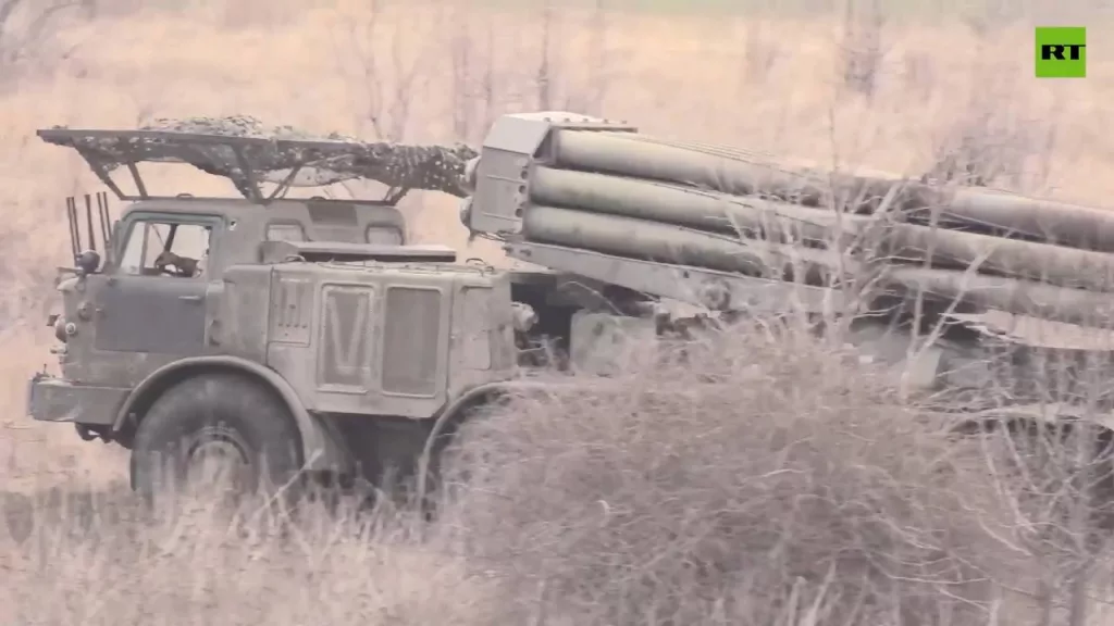 Боевая машина 9П140 РСЗО 9К57 «Ураган» со станцией РЭБ на носу группировки войск «Восток» на Южно-Донецком направлении