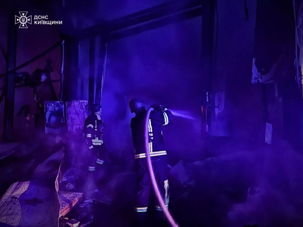 Ночью "Герани" уничтожили крупный склад в районе Фастова. Титаны ППО посчитали себя выше всего этого